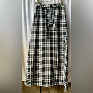 IGLWU Black and White A-Line Maxi Skirt with Tie Front
